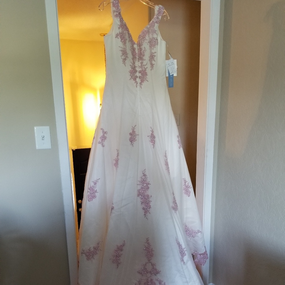 *SALE* Alfred Angelo Ivory & Pink Wedding Gown!!